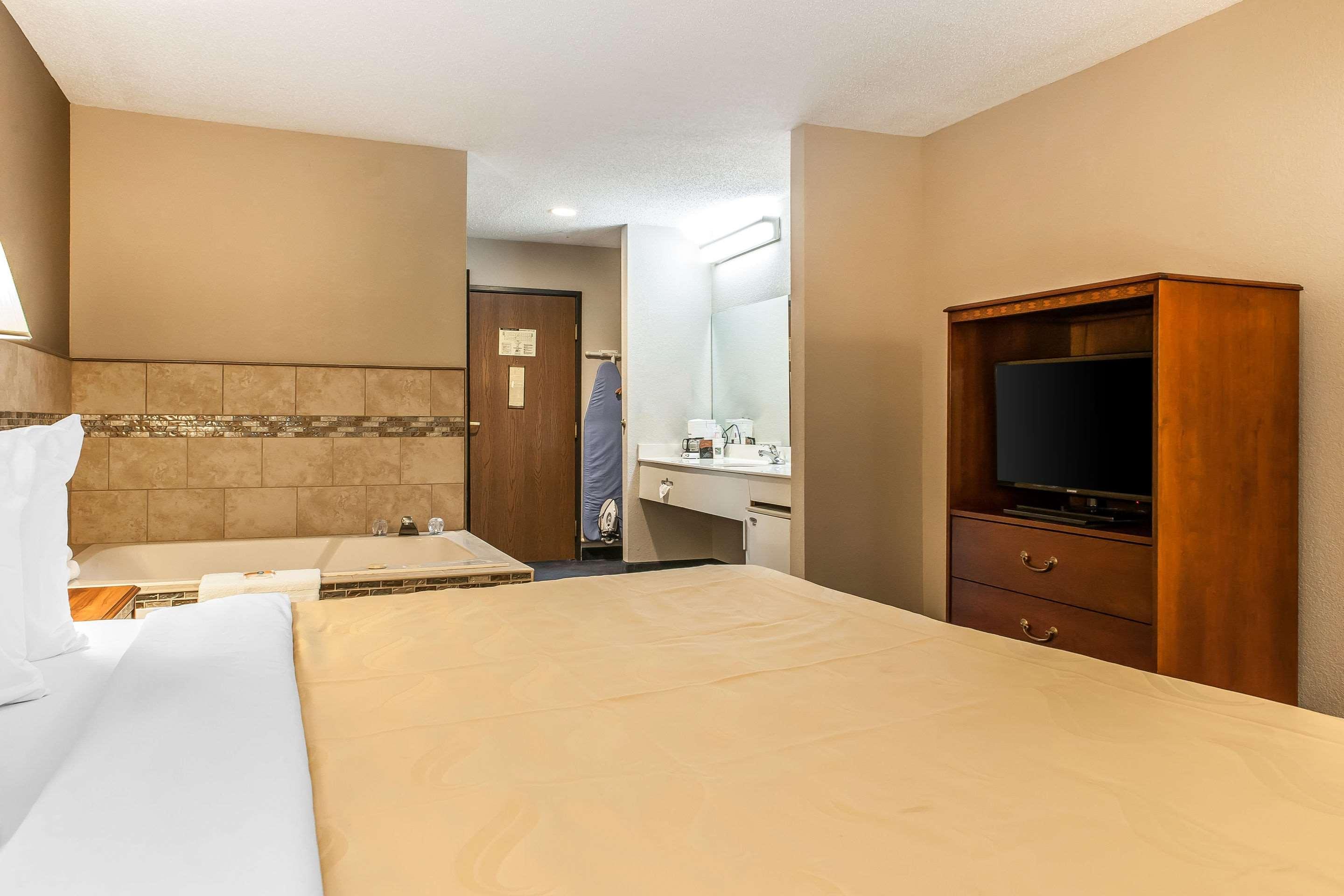 Quality Inn Lewisport Bagian luar foto